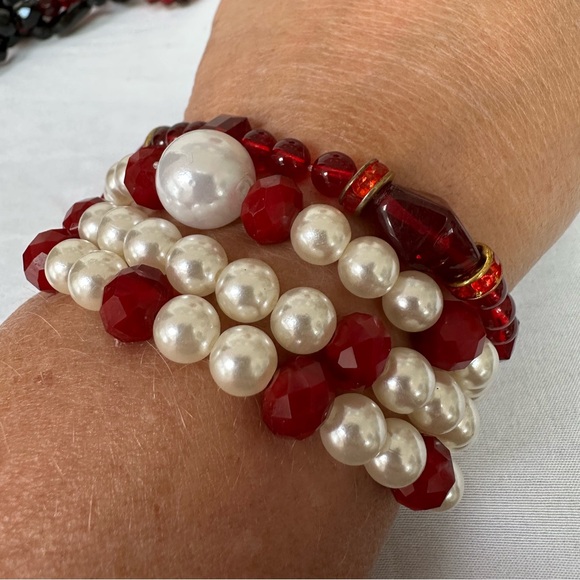 Set of 9 black red and pearl glass bead stretch bracelets - Picture 5 of 7